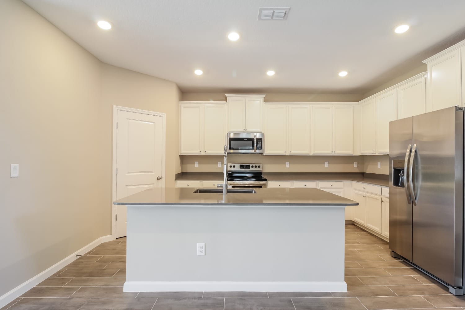 6786 Falls Chase Ln photo 4
