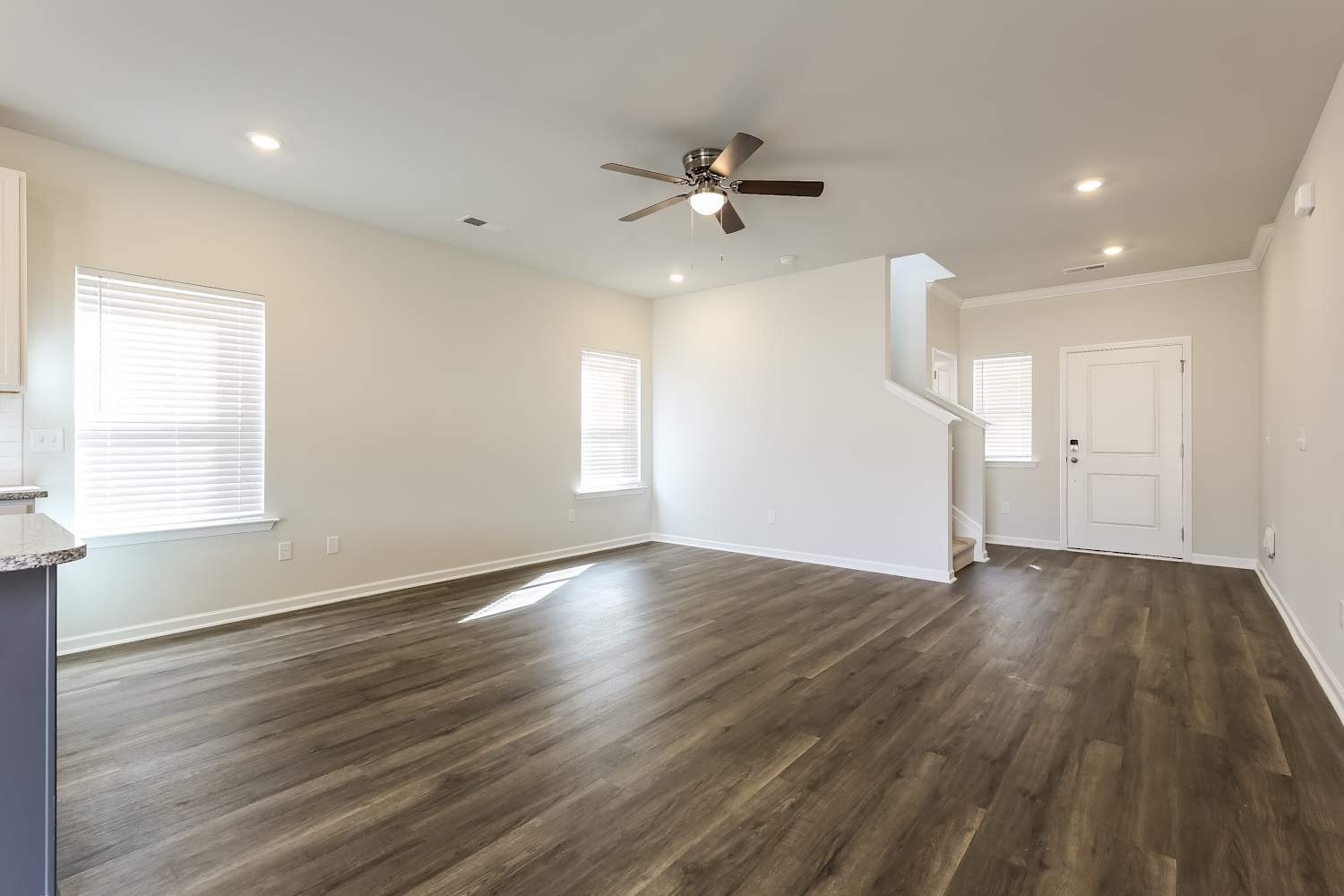 211 White Fields Ave photo 5