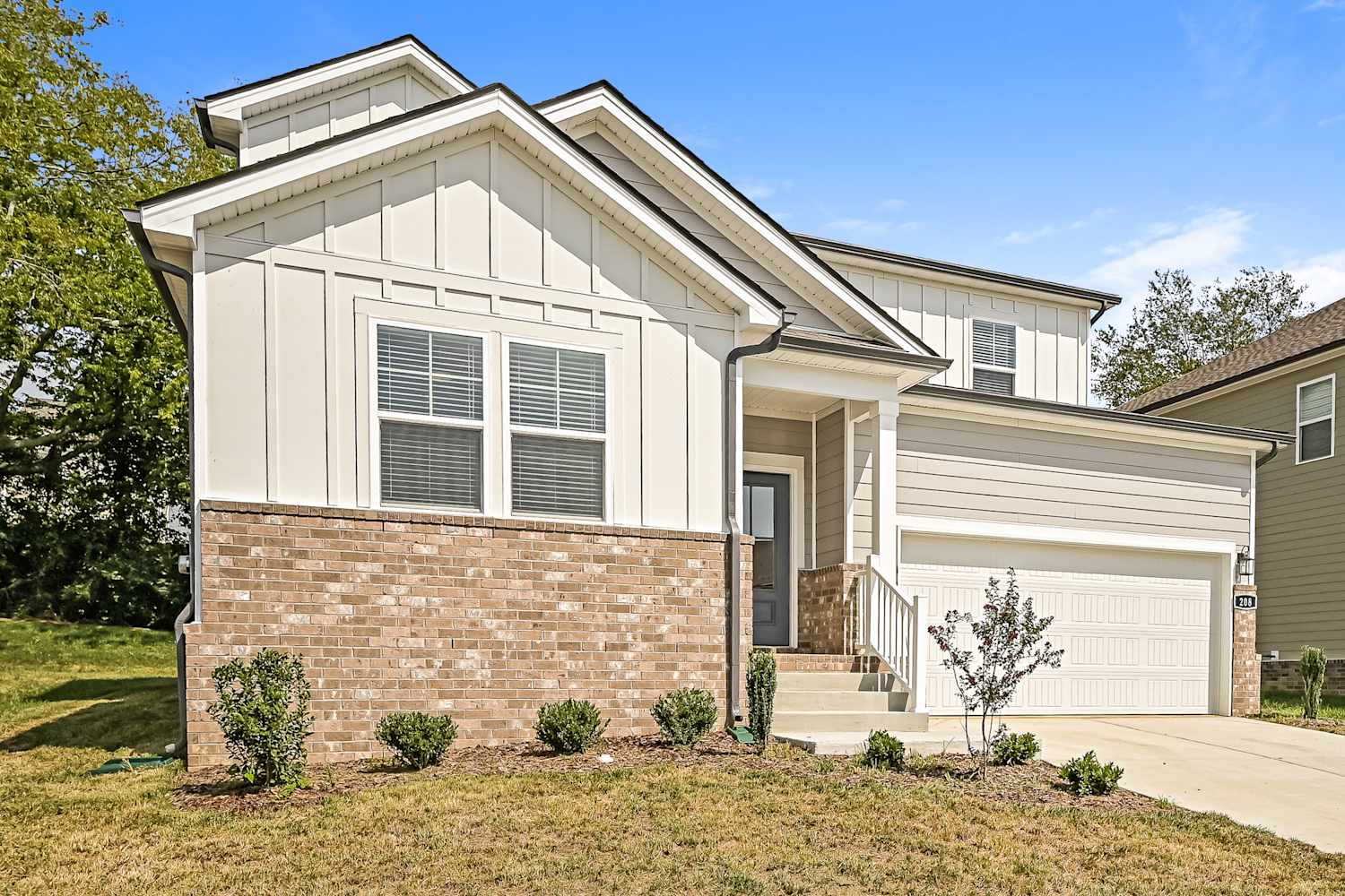 208 East Millbrook Dr photo 4