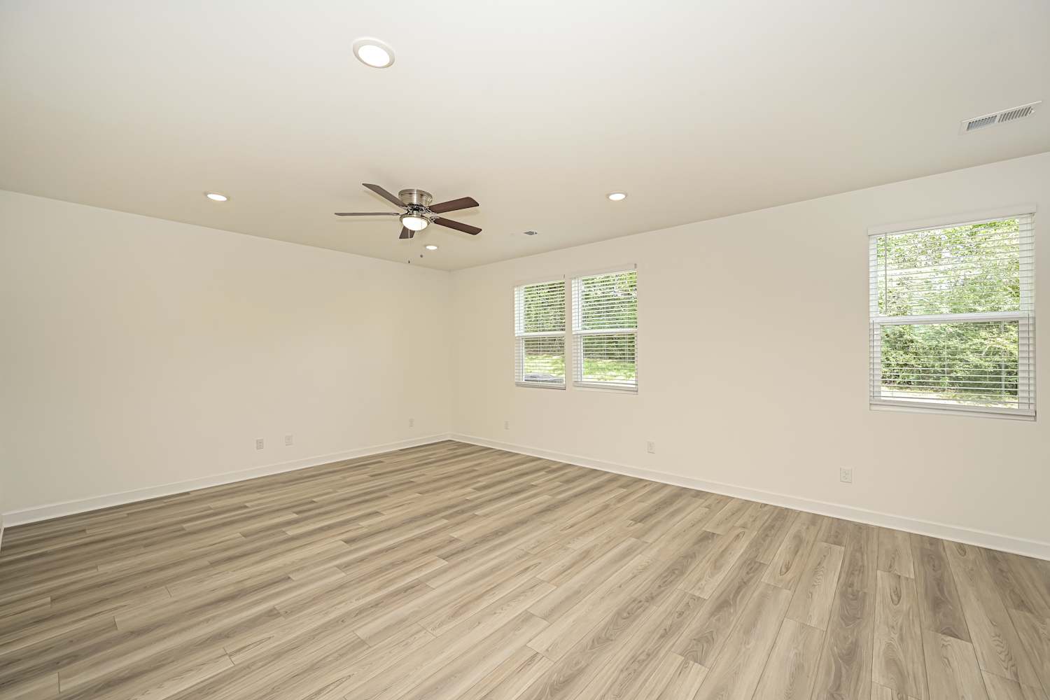 208 East Millbrook Dr photo 5