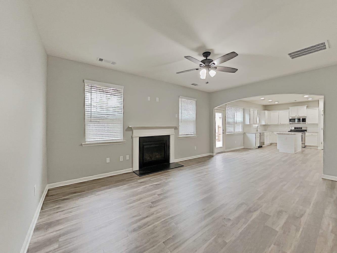73 Windsor Way photo 4