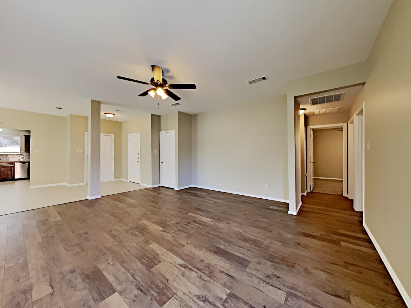 2308 Arrowhead Dr photo 3