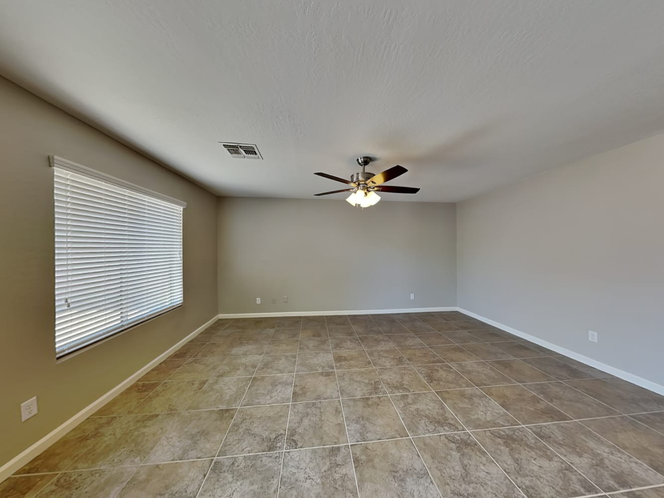 11012 E Aspen Ave photo 4