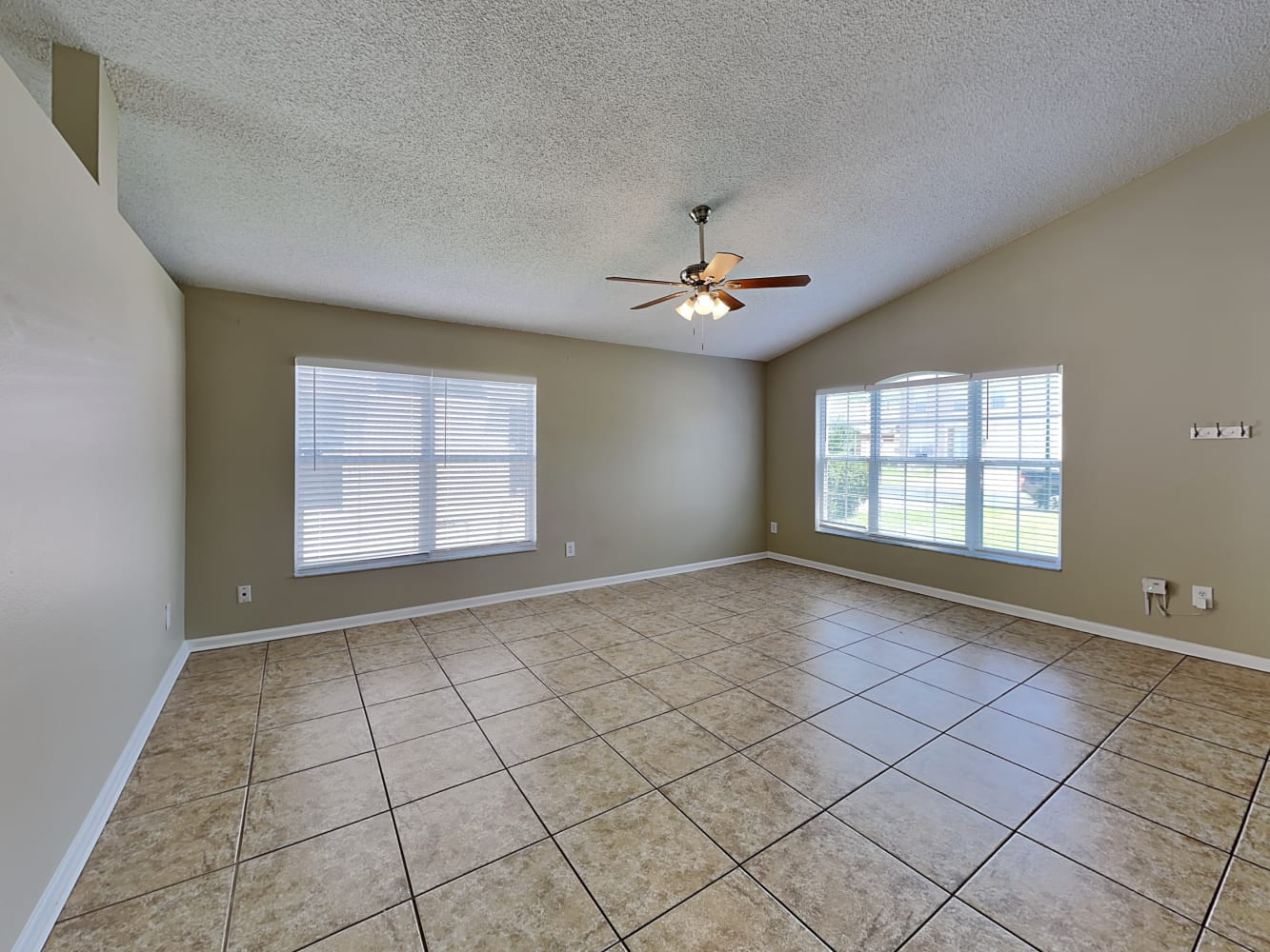 2800 Falcon Crest Pl photo 3