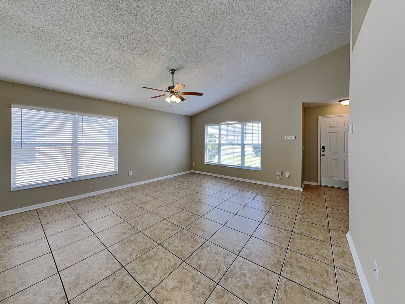 2800 Falcon Crest Pl photo 4