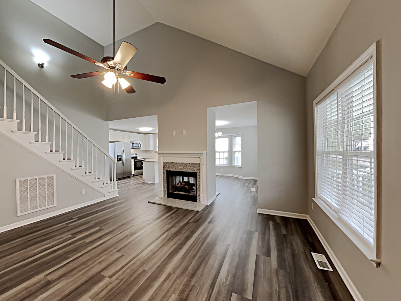 204 Zircon Ln photo 3