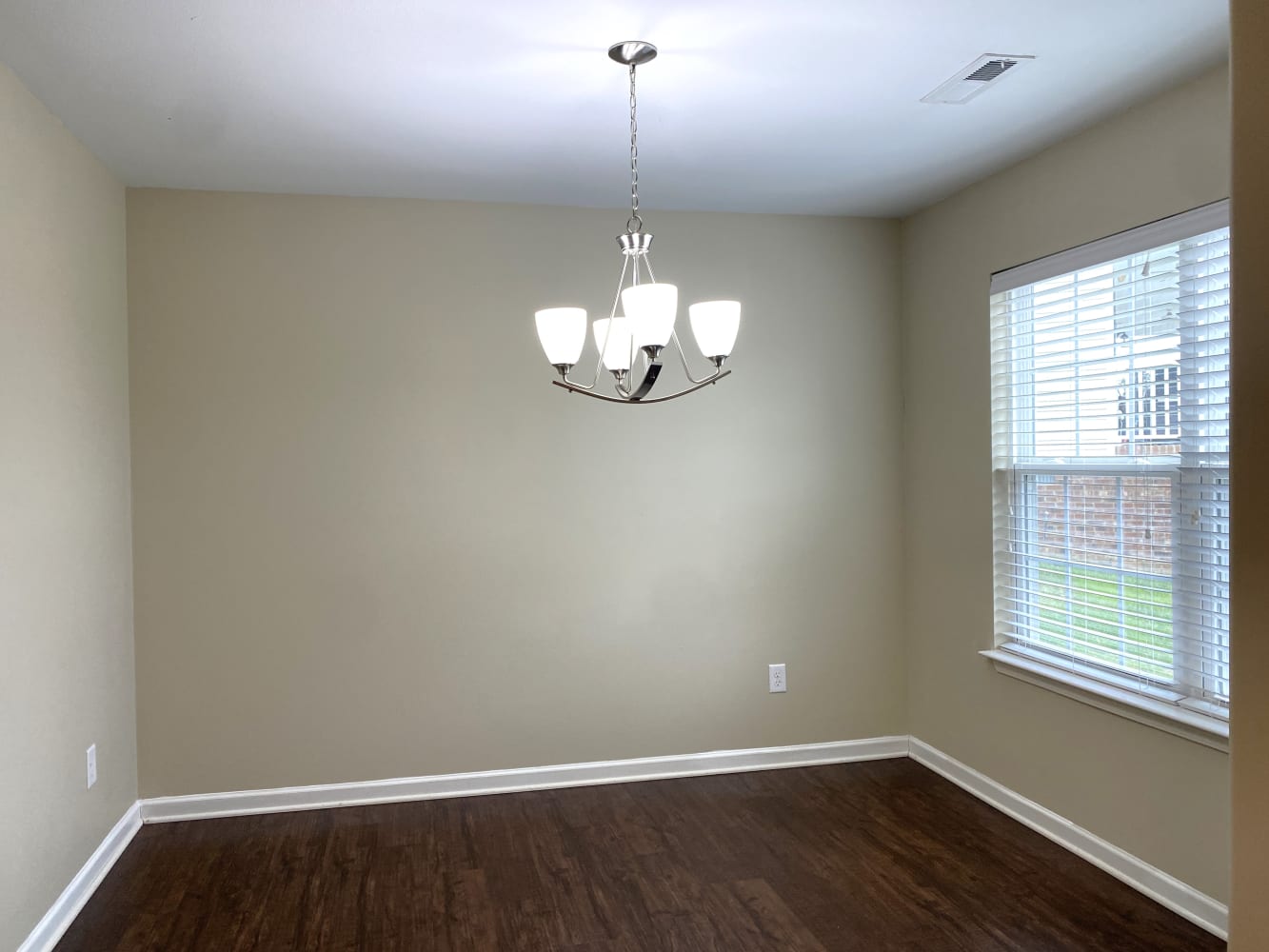 544 Snooks Ct photo 4