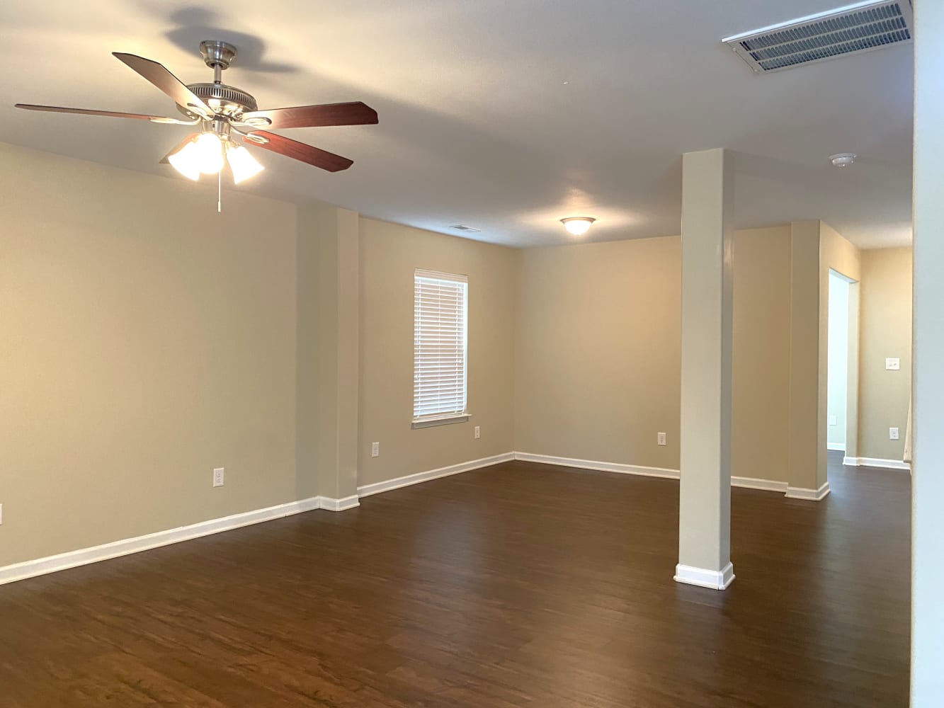 544 Snooks Ct photo 2