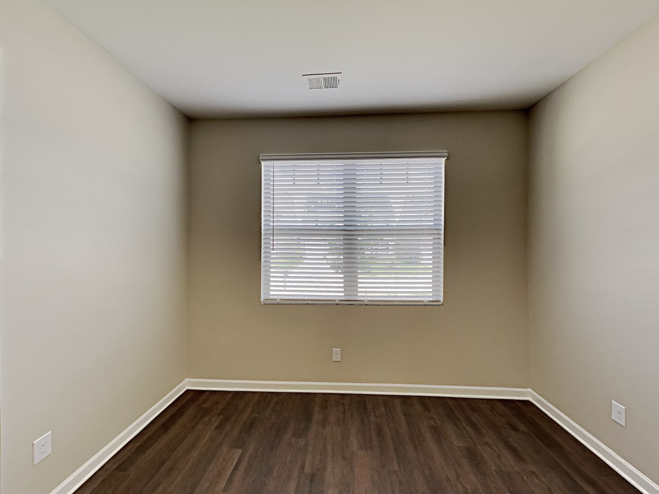 1716 Danville Dr photo 4