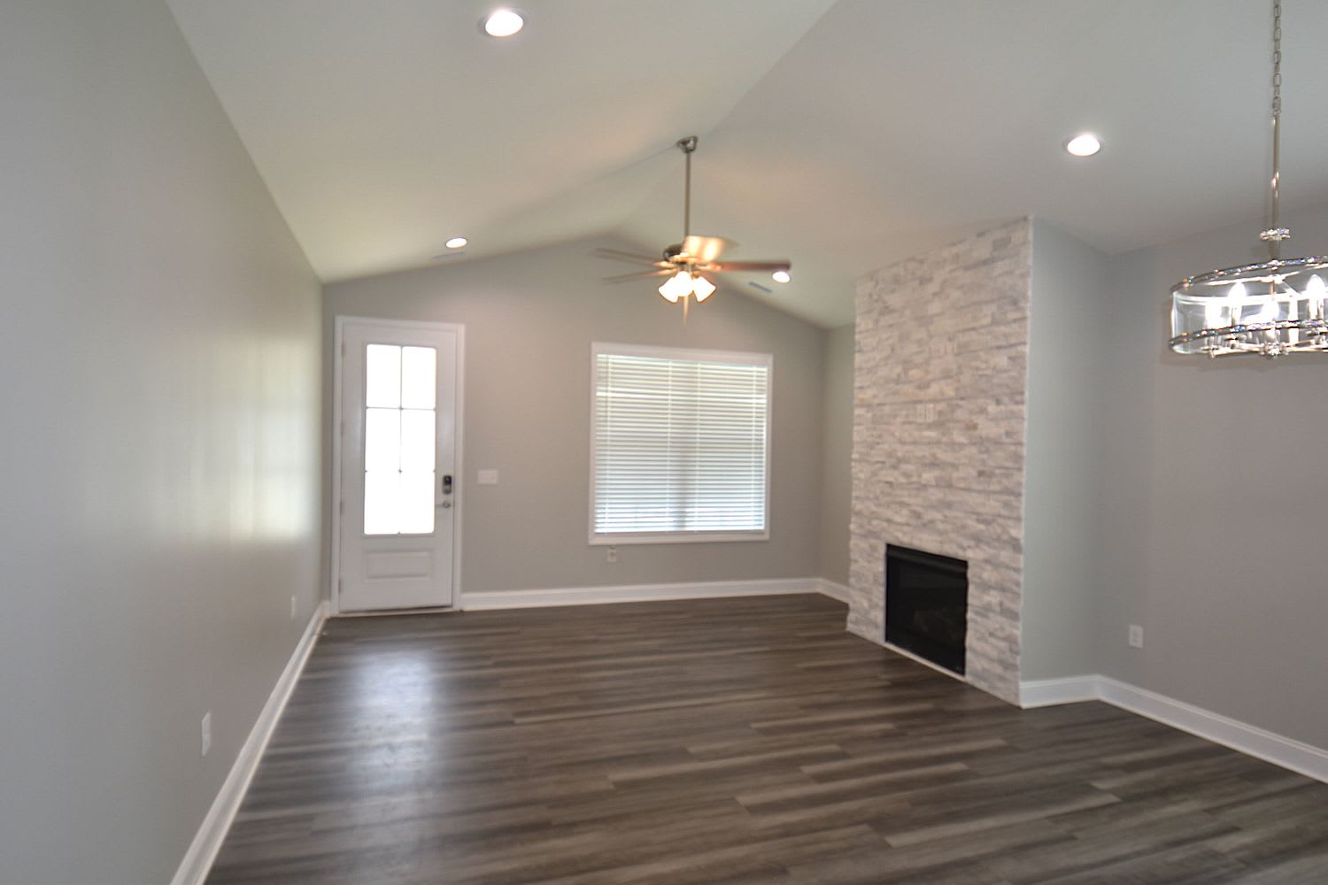 305 W Watson St photo 2