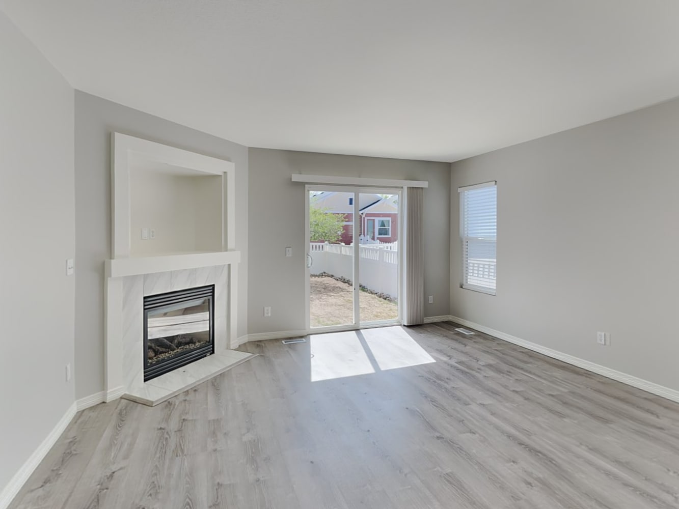 5546 Cassina Dr photo 4