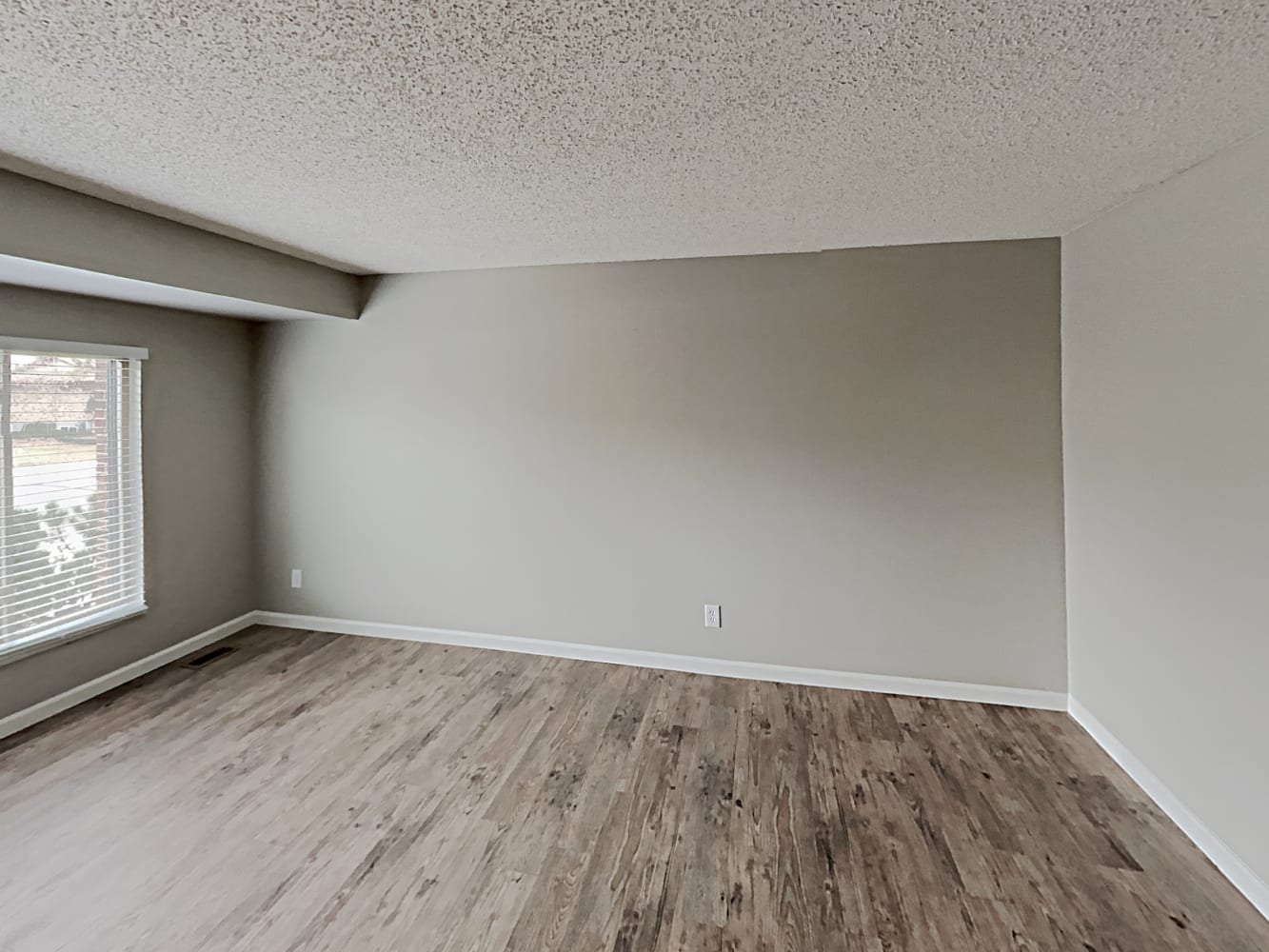 17258 E Greenwood Cir photo 5