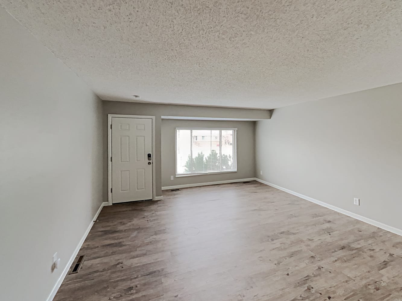 17258 E Greenwood Cir photo 4