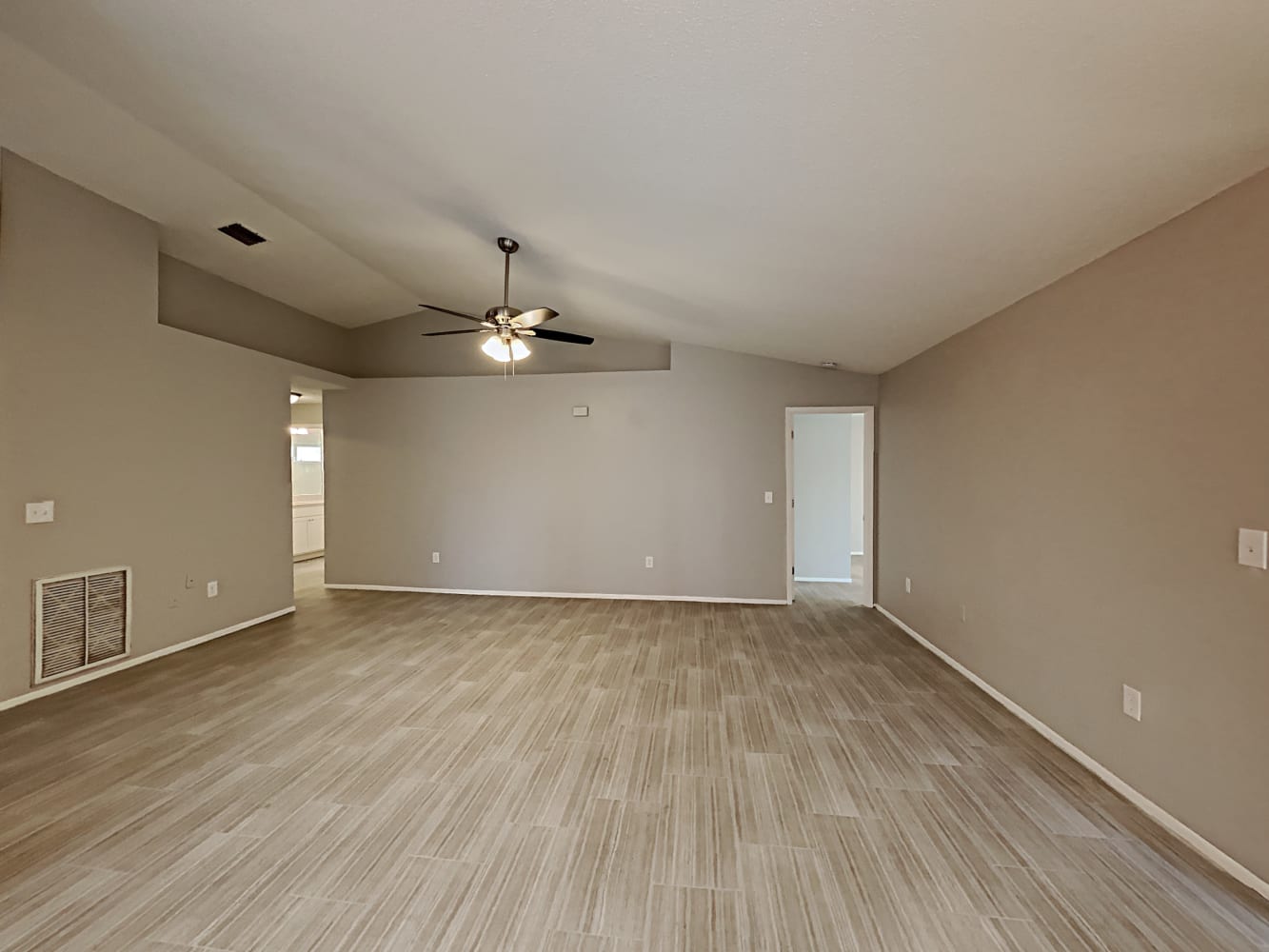 4727 Bloom Dr photo 3