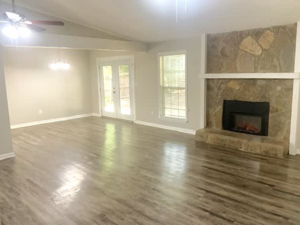 10230 Old Woodland Entry photo 2