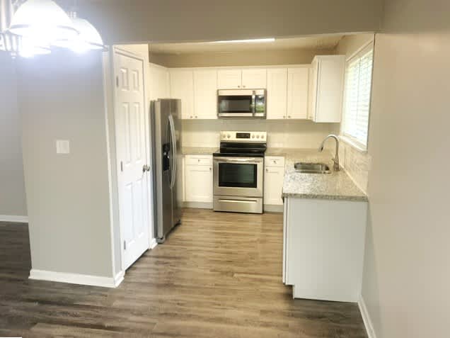 10230 Old Woodland Entry photo 3
