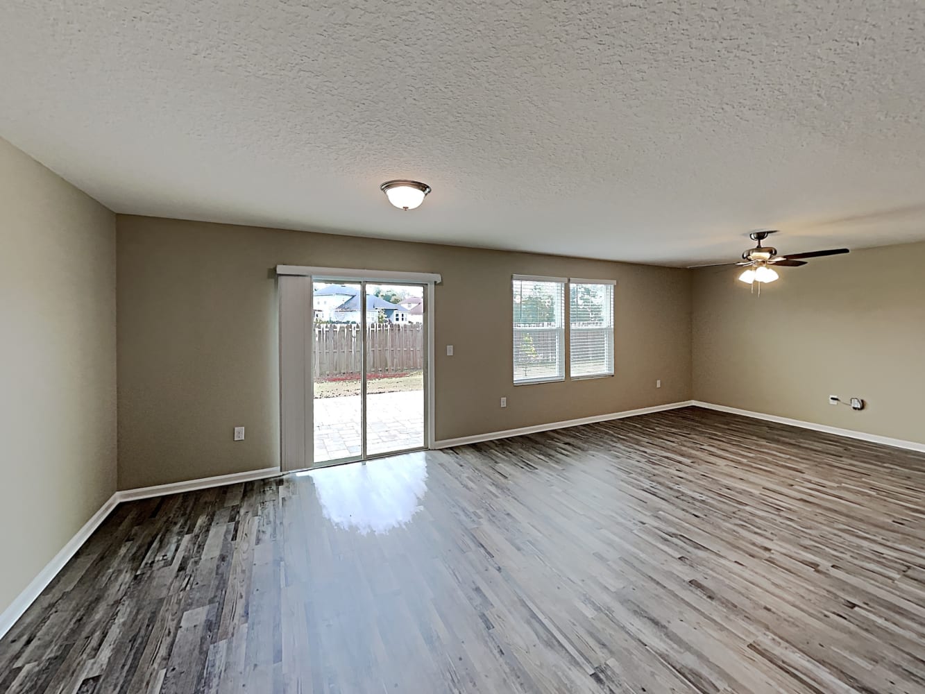 2136 Pebble Point Dr photo 3