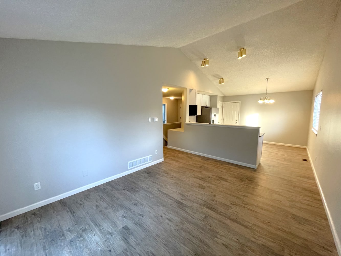 12191 Niagara Ct photo 2