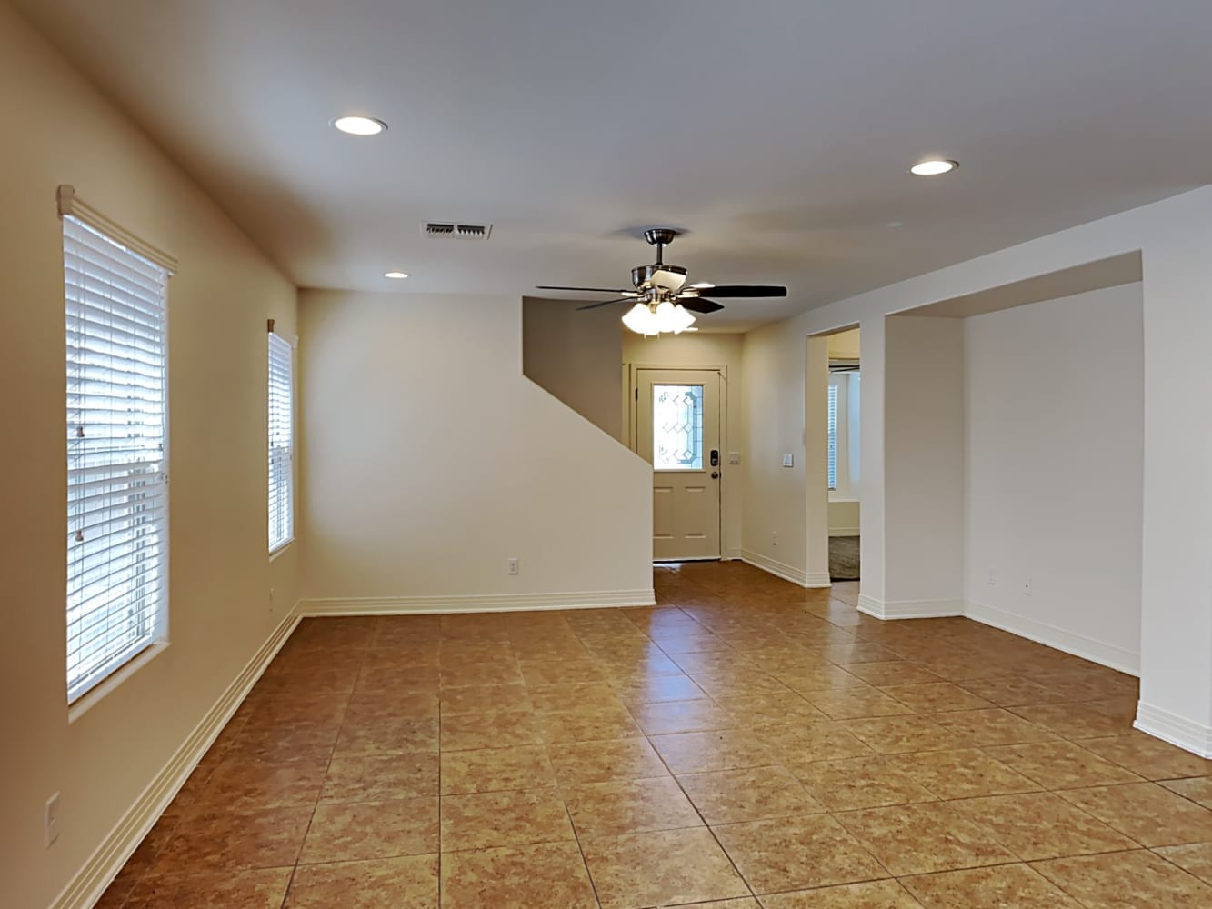 5814 E Hampton Ave photo 4