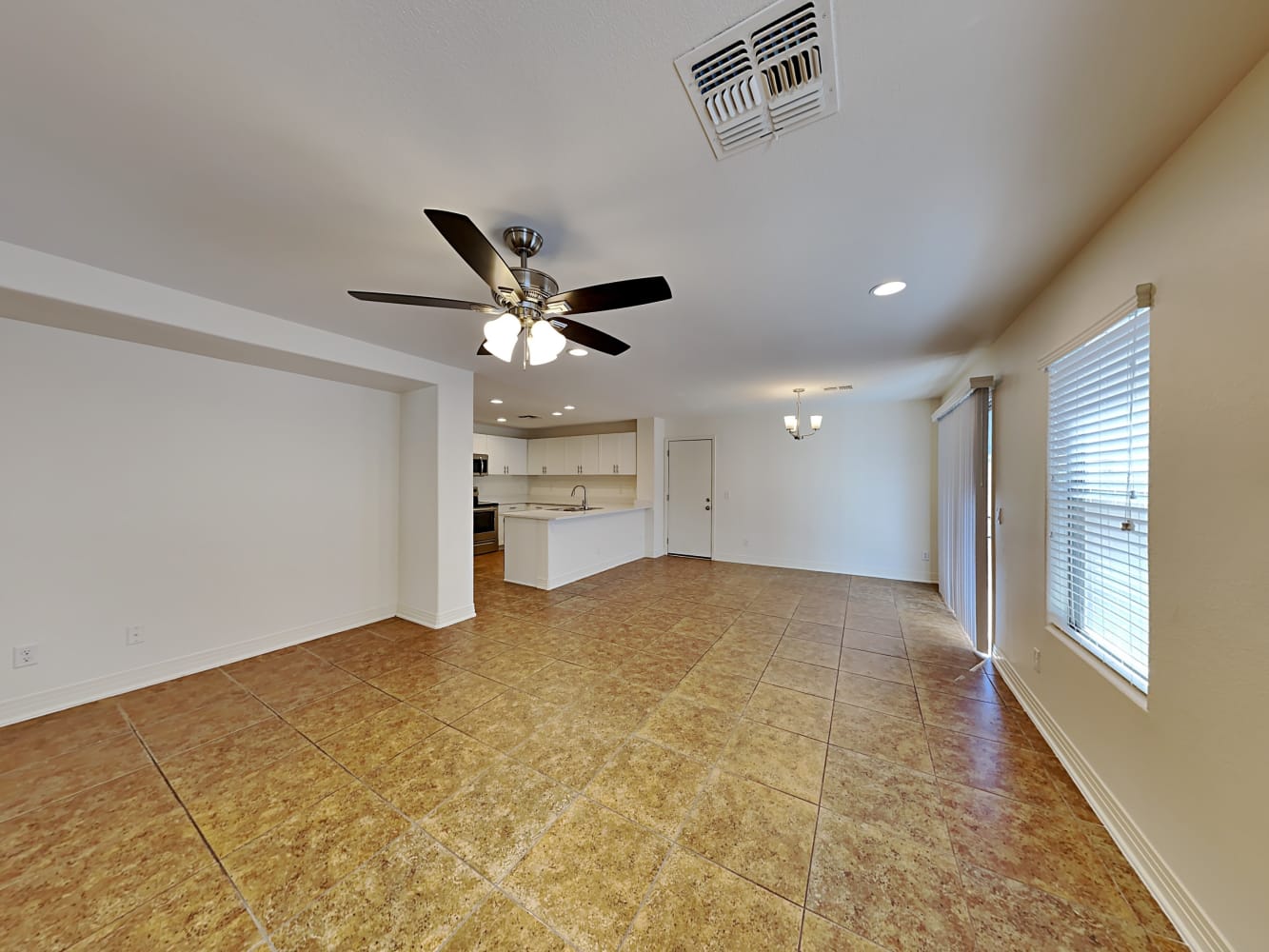 5814 E Hampton Ave photo 5