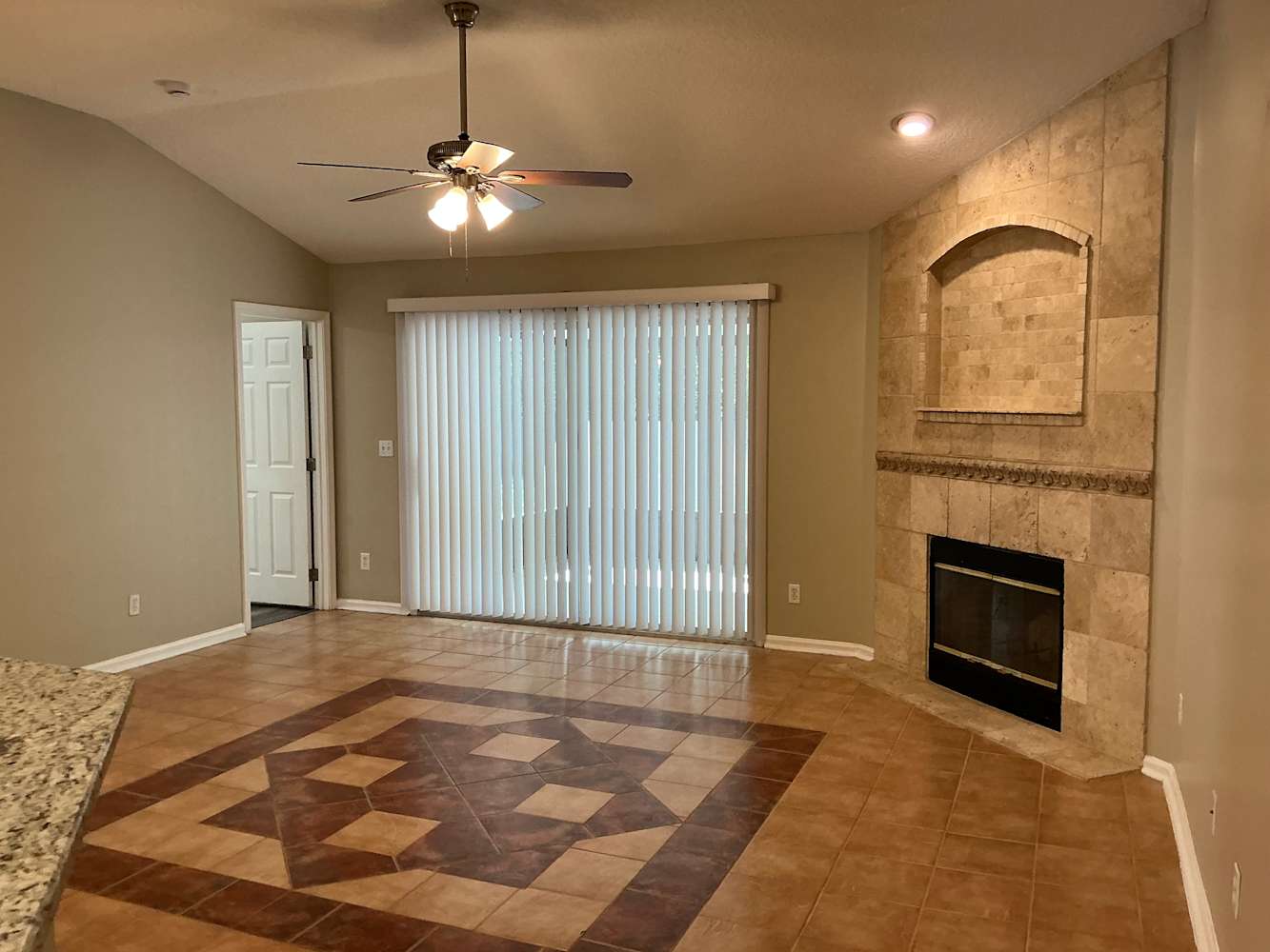 1672 Northglen Cir photo 3