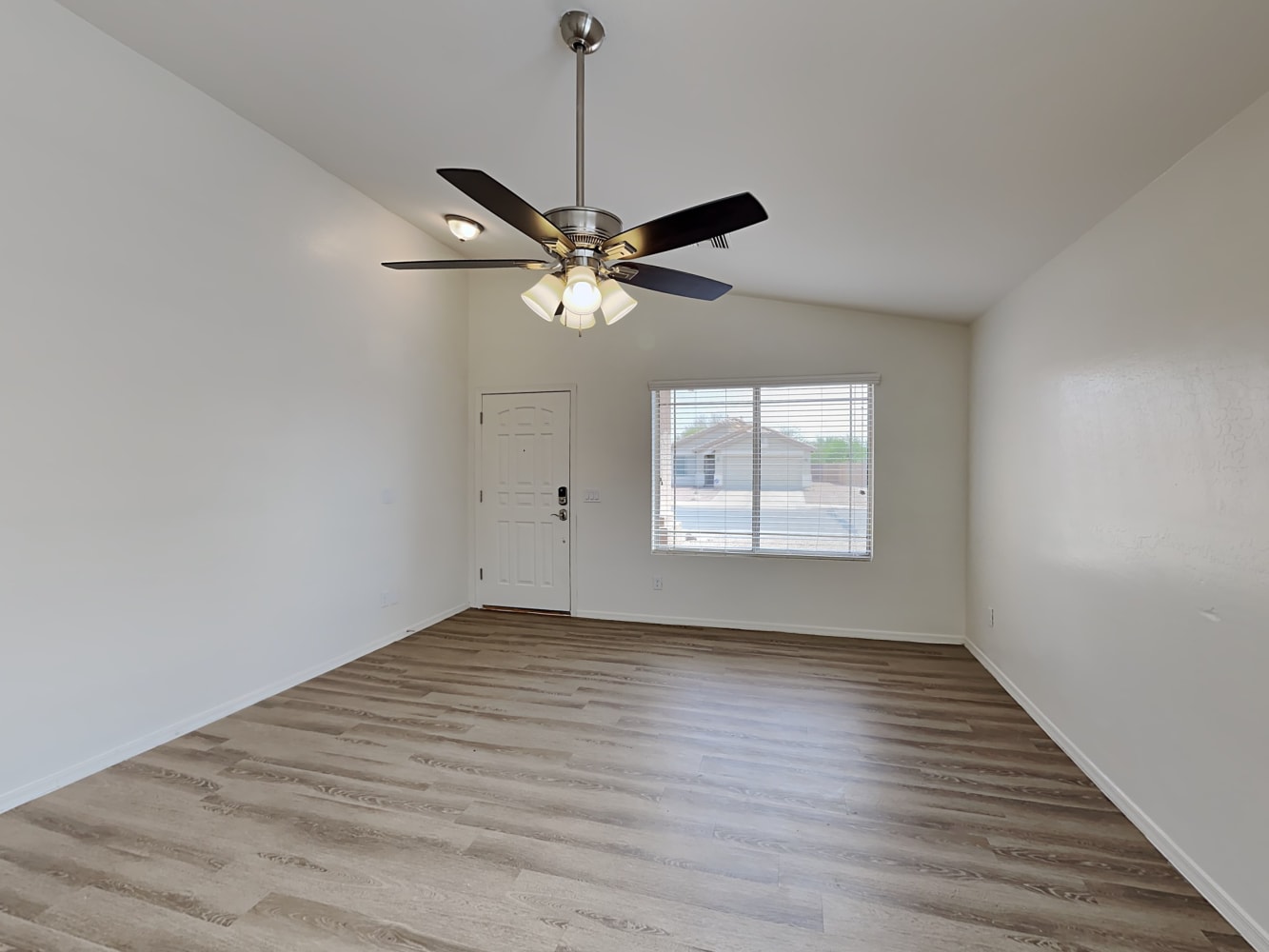 11008 E Delta Ave photo 3