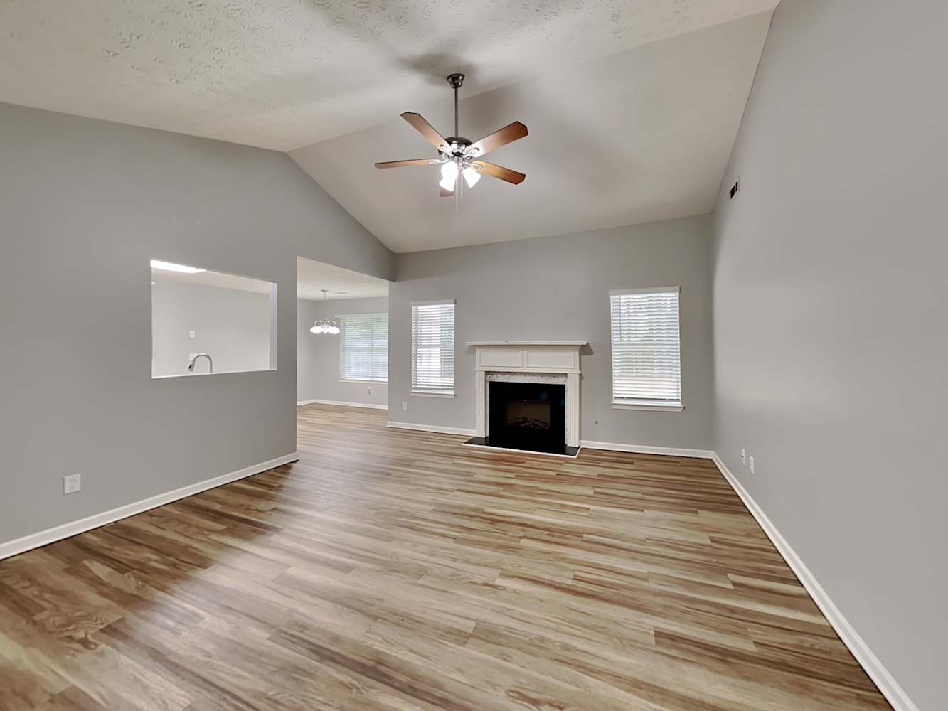 128 Goldleaf Dr photo 3