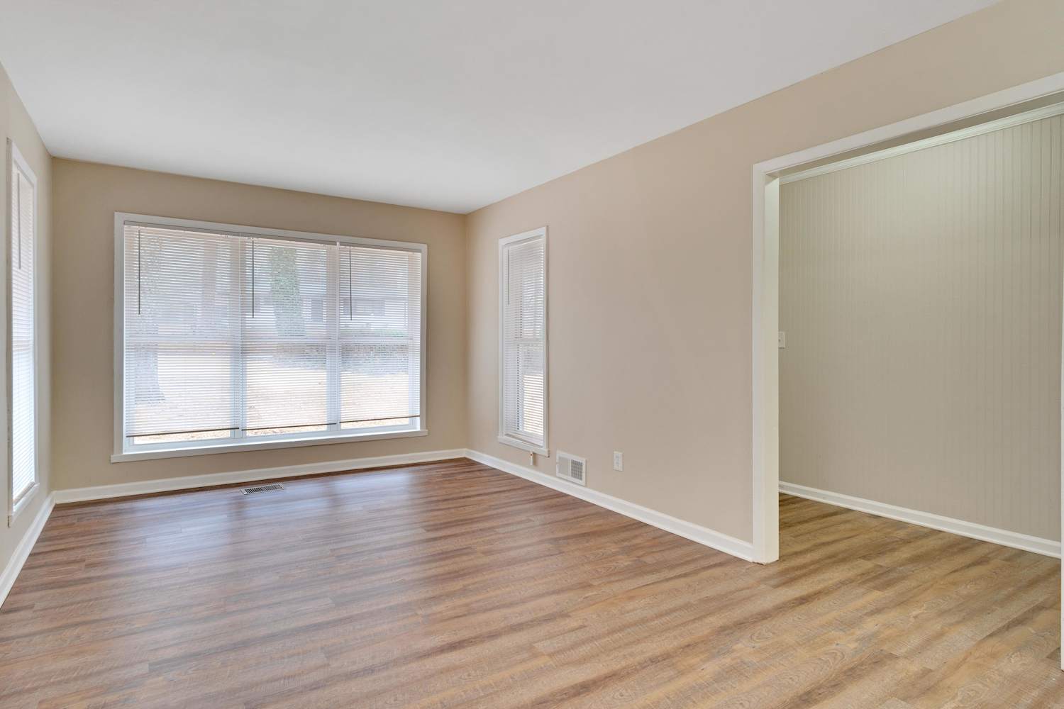 1421 Dennis Dr photo 3