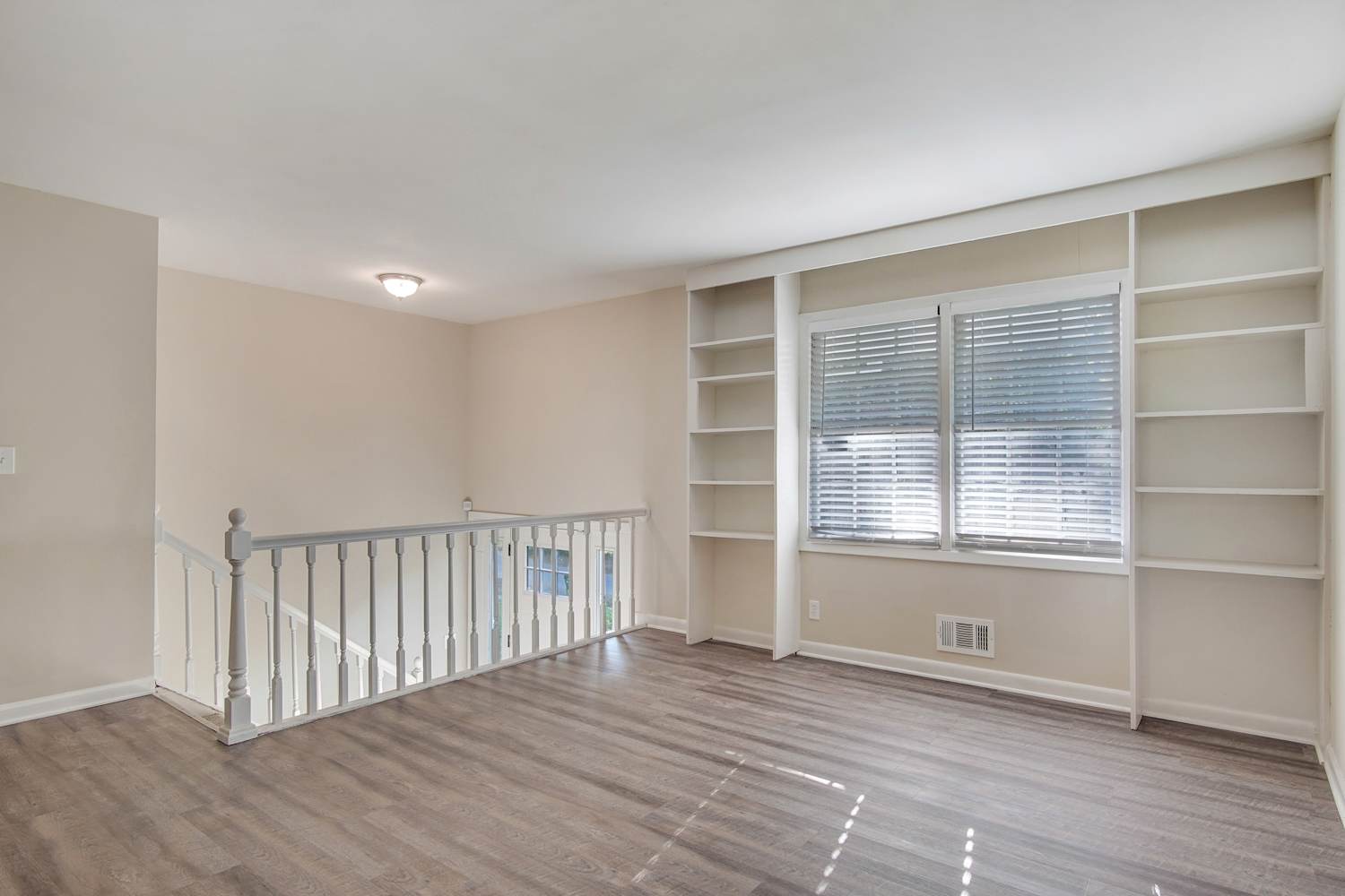 4424 Malibu Dr photo 3