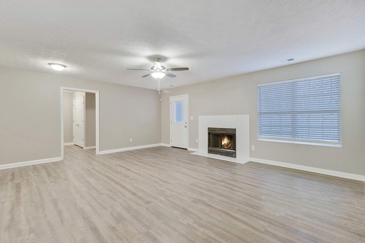 626 Waynes Ct Se photo 2