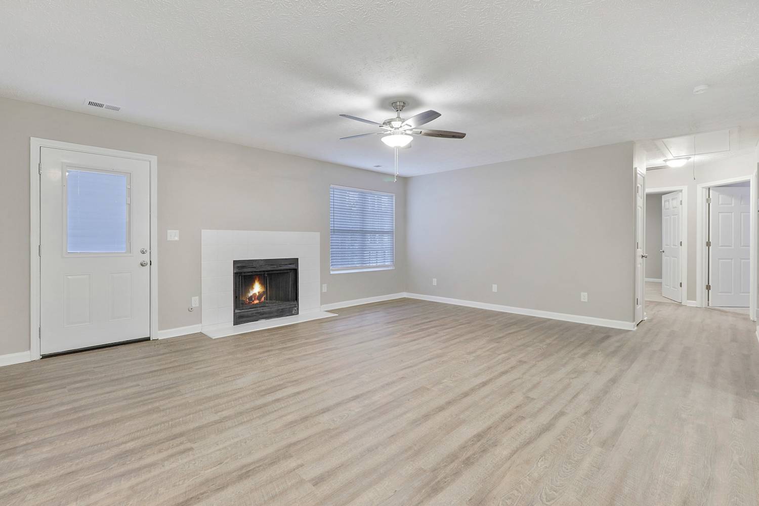 626 Waynes Ct Se photo 3