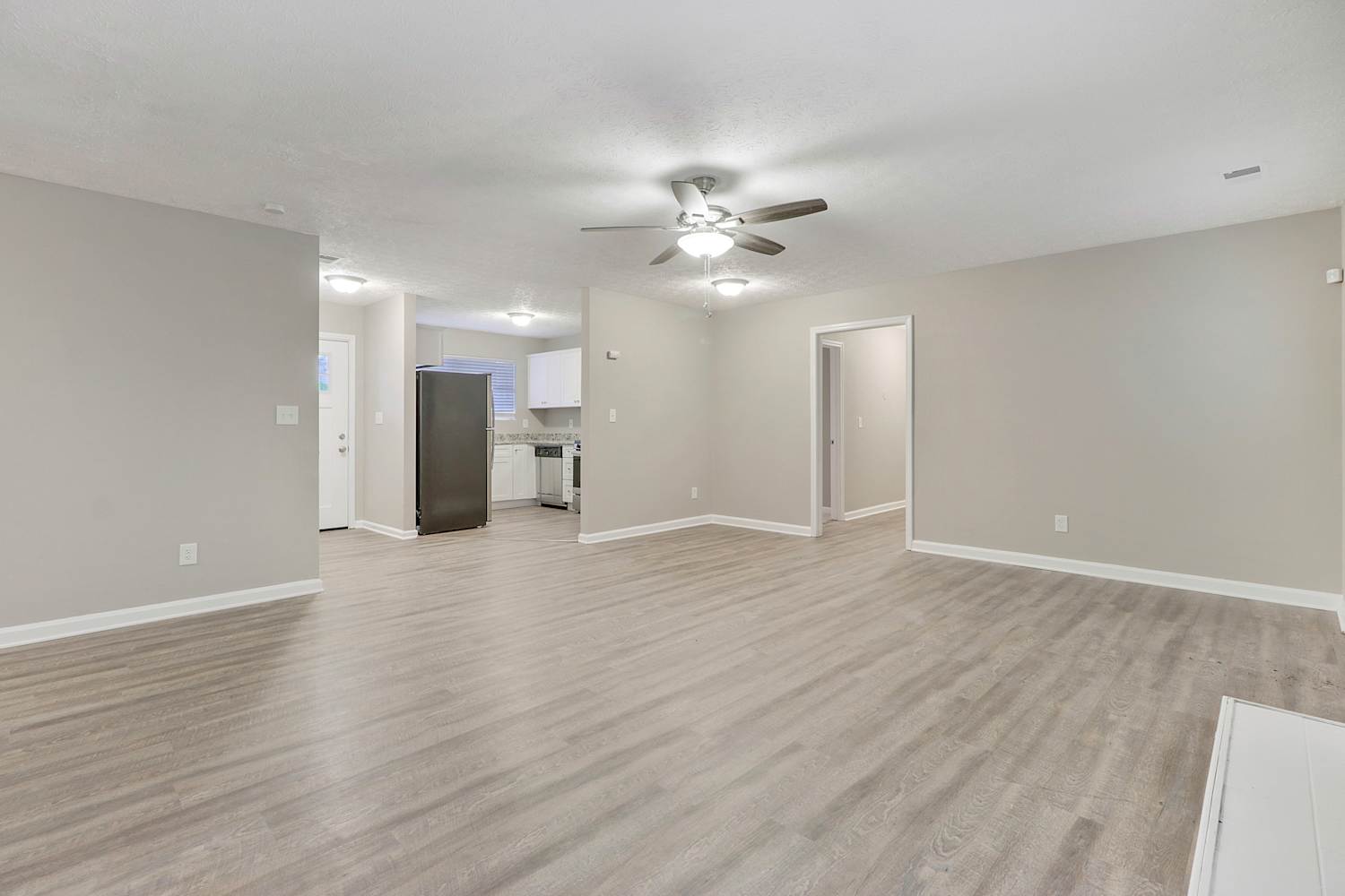 626 Waynes Ct Se photo 4