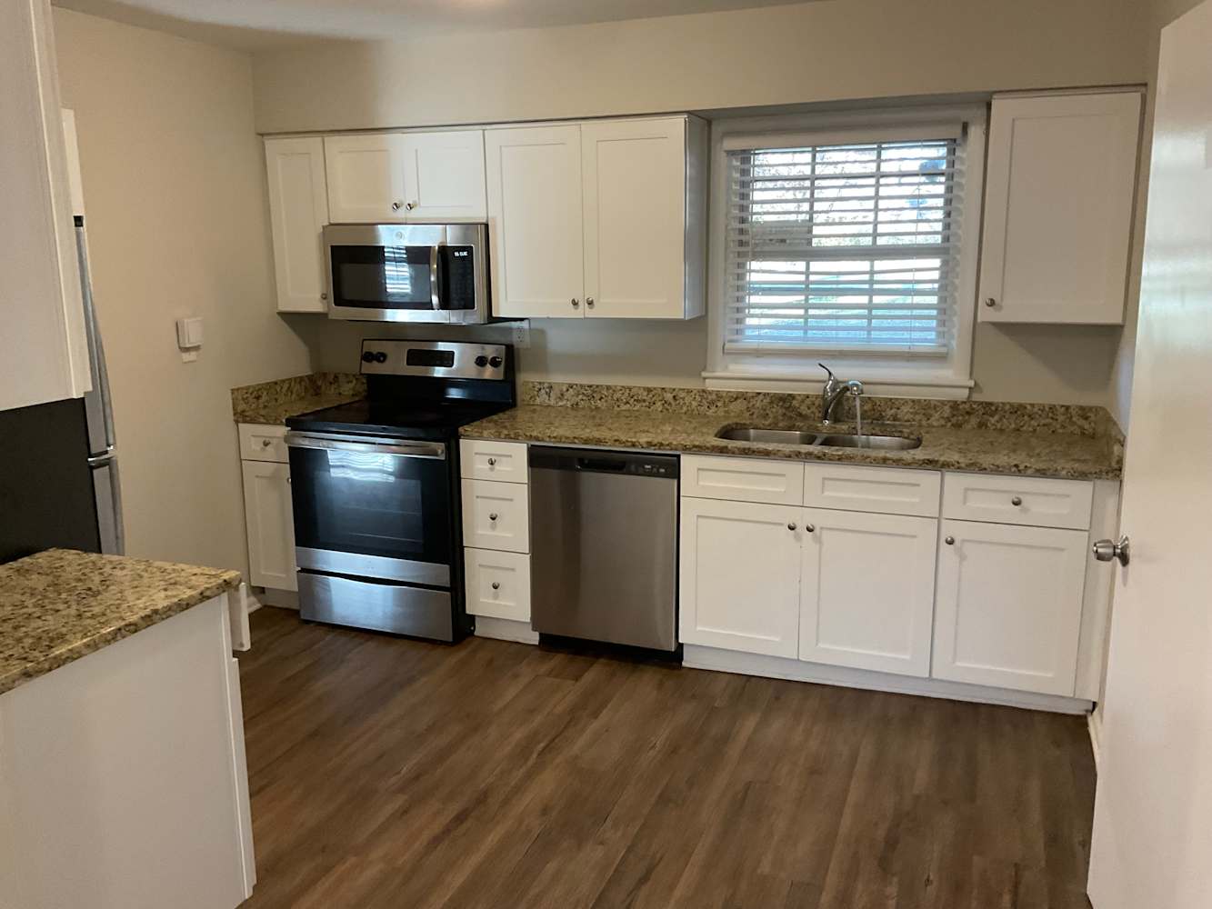 3647 Brookcrest Cir photo 3