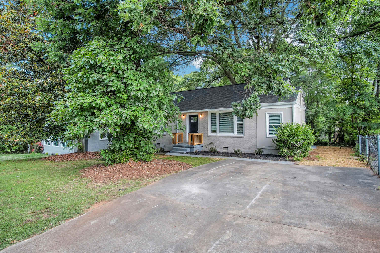 2674 Joyce Ave photo 3