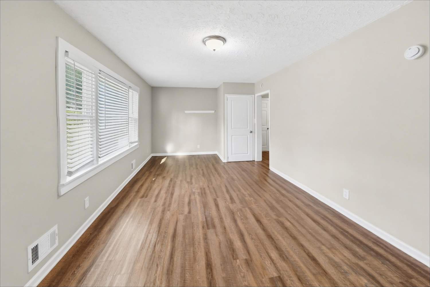 2490 Habersham Dr photo 4