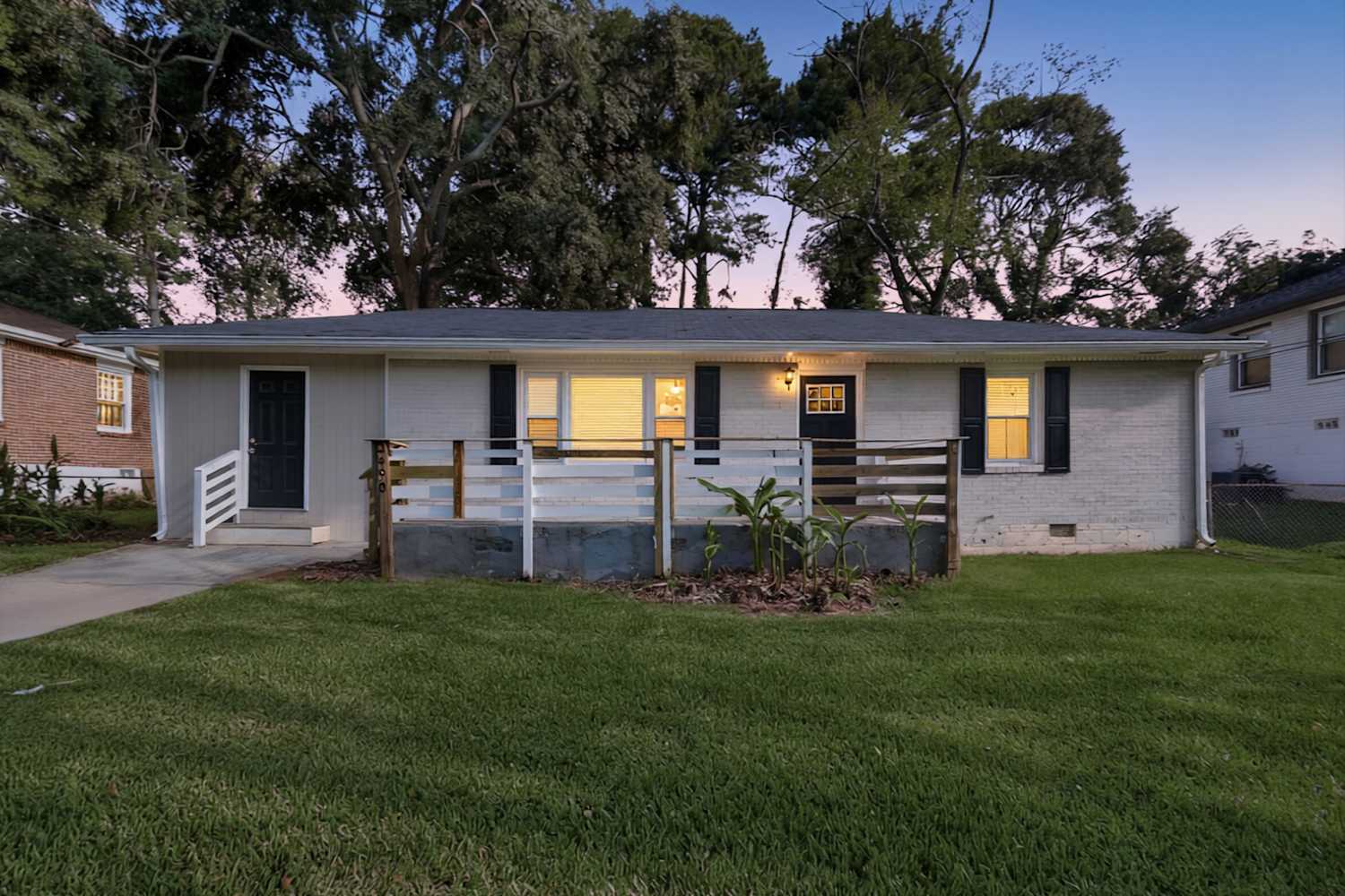 2490 Habersham Dr photo 3
