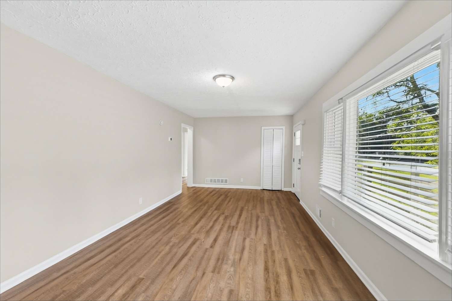 2490 Habersham Dr photo 5