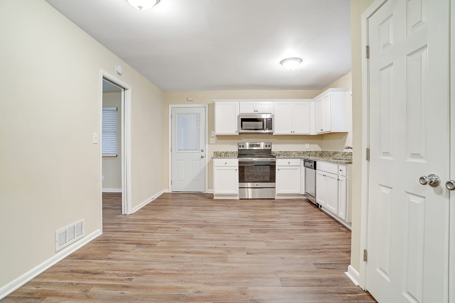 2138 Springdale Rd Sw photo 5