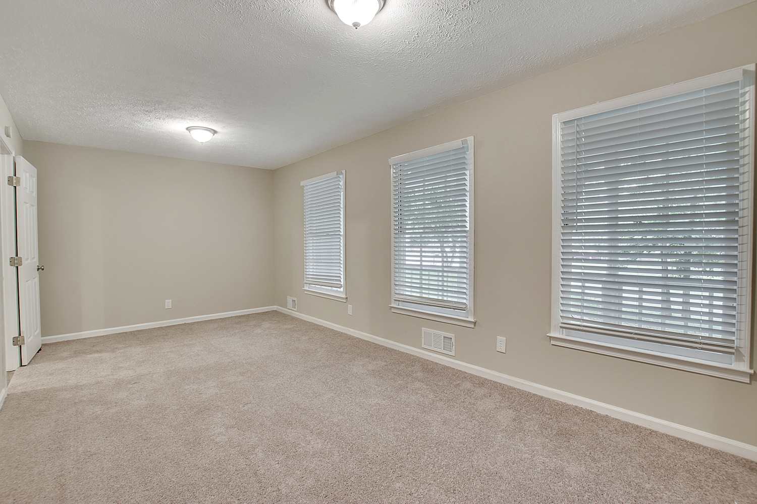 6236 Shallow Creek Ln photo 4