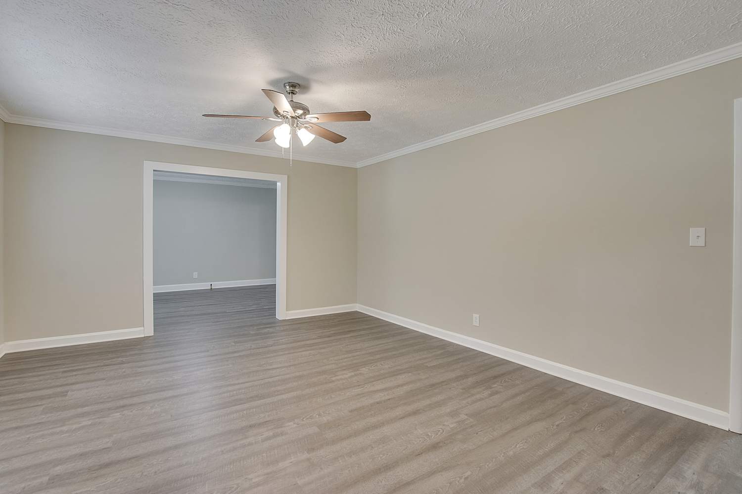 2976 Flowers Dr photo 4