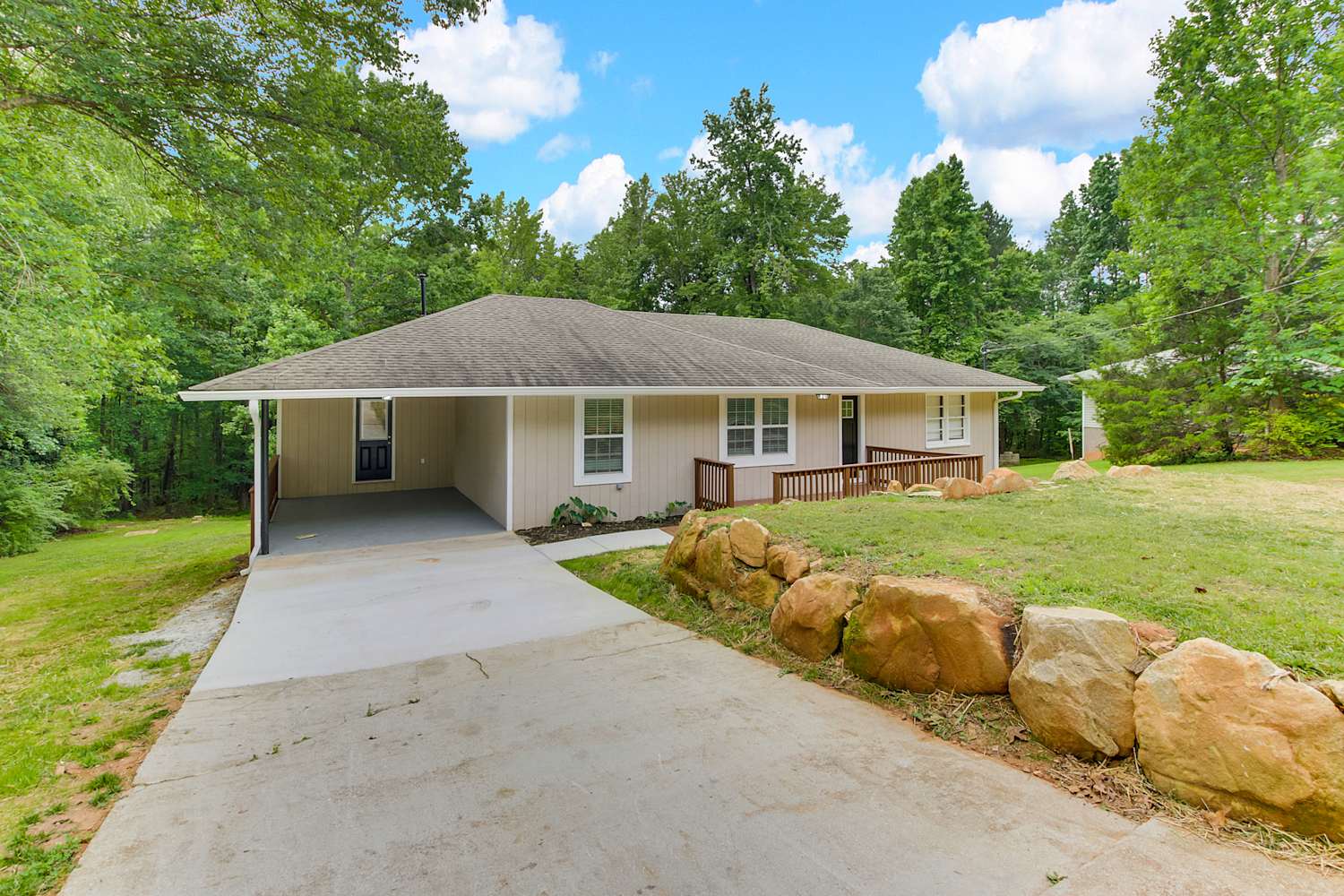 2976 Flowers Dr photo 3