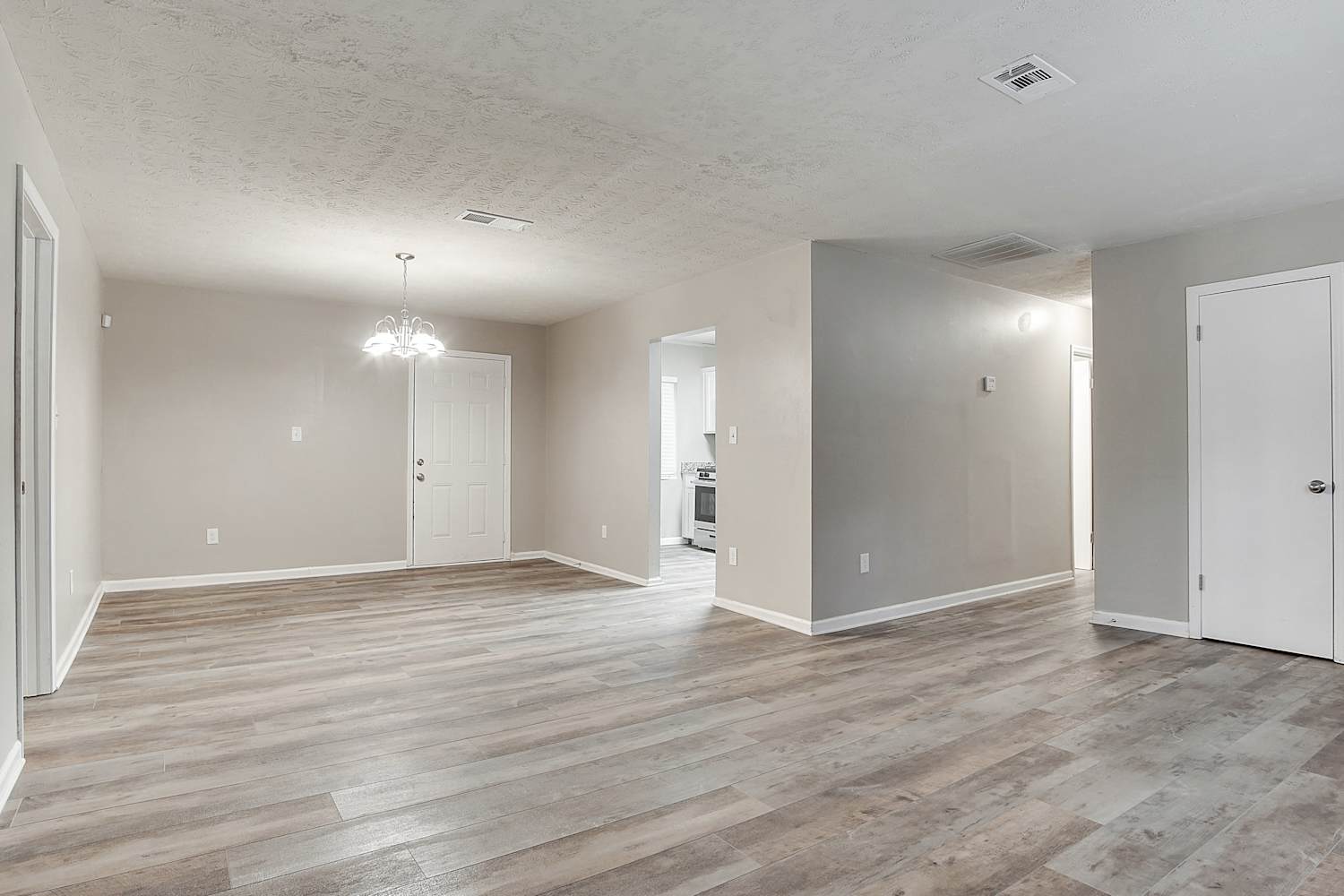 1728 W Austin photo 5