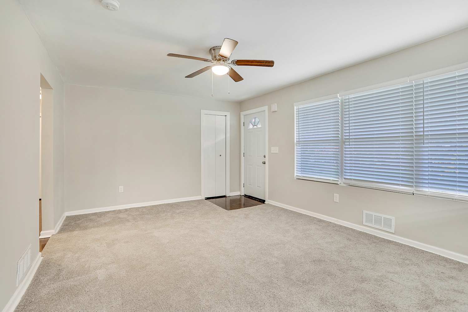 2284 Headland Dr photo 3