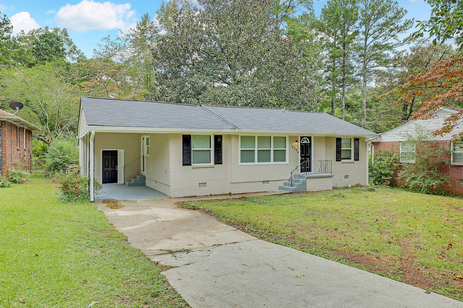 2284 Headland Dr photo 2