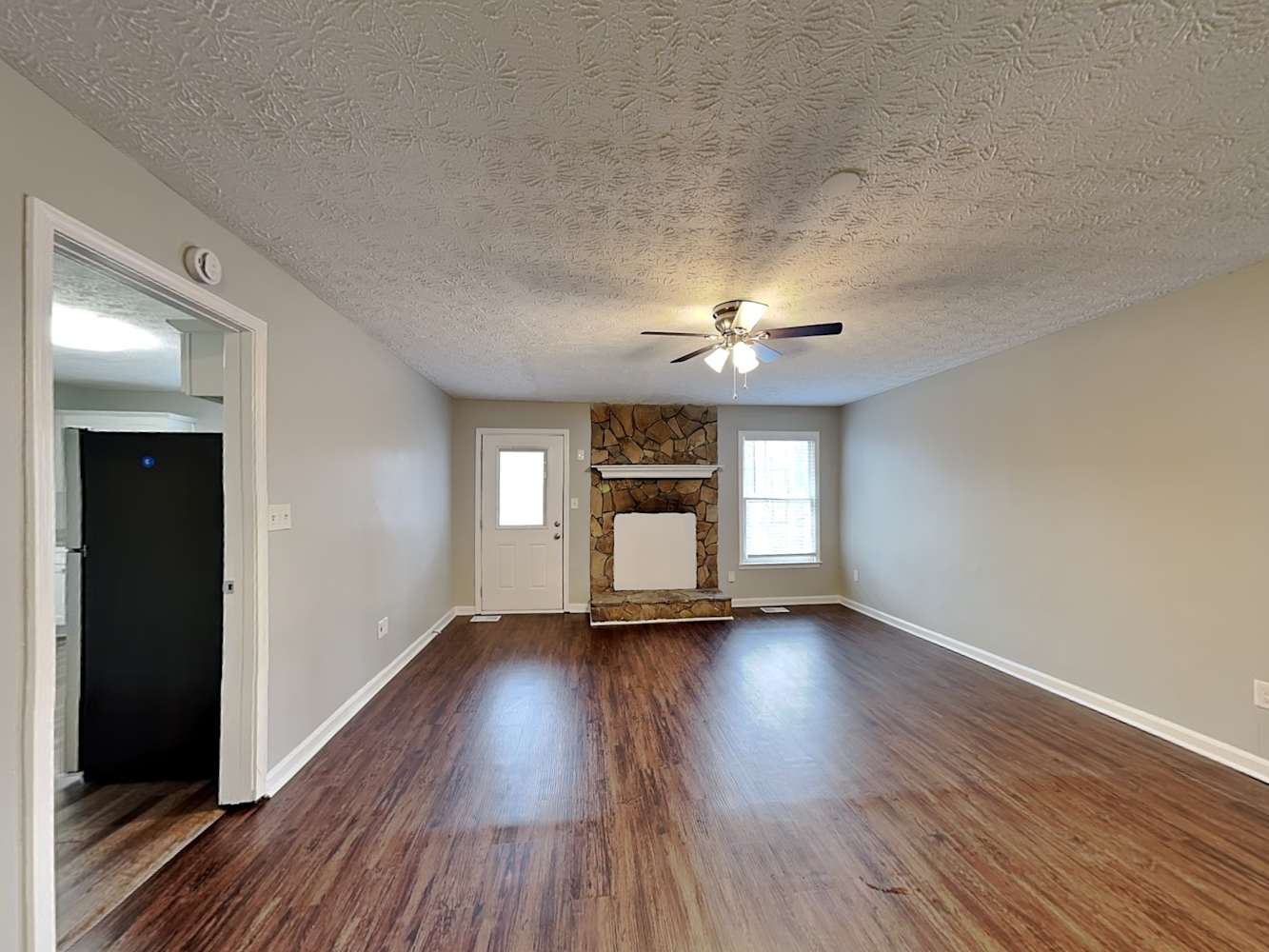 146 Springvalley Cir photo 3
