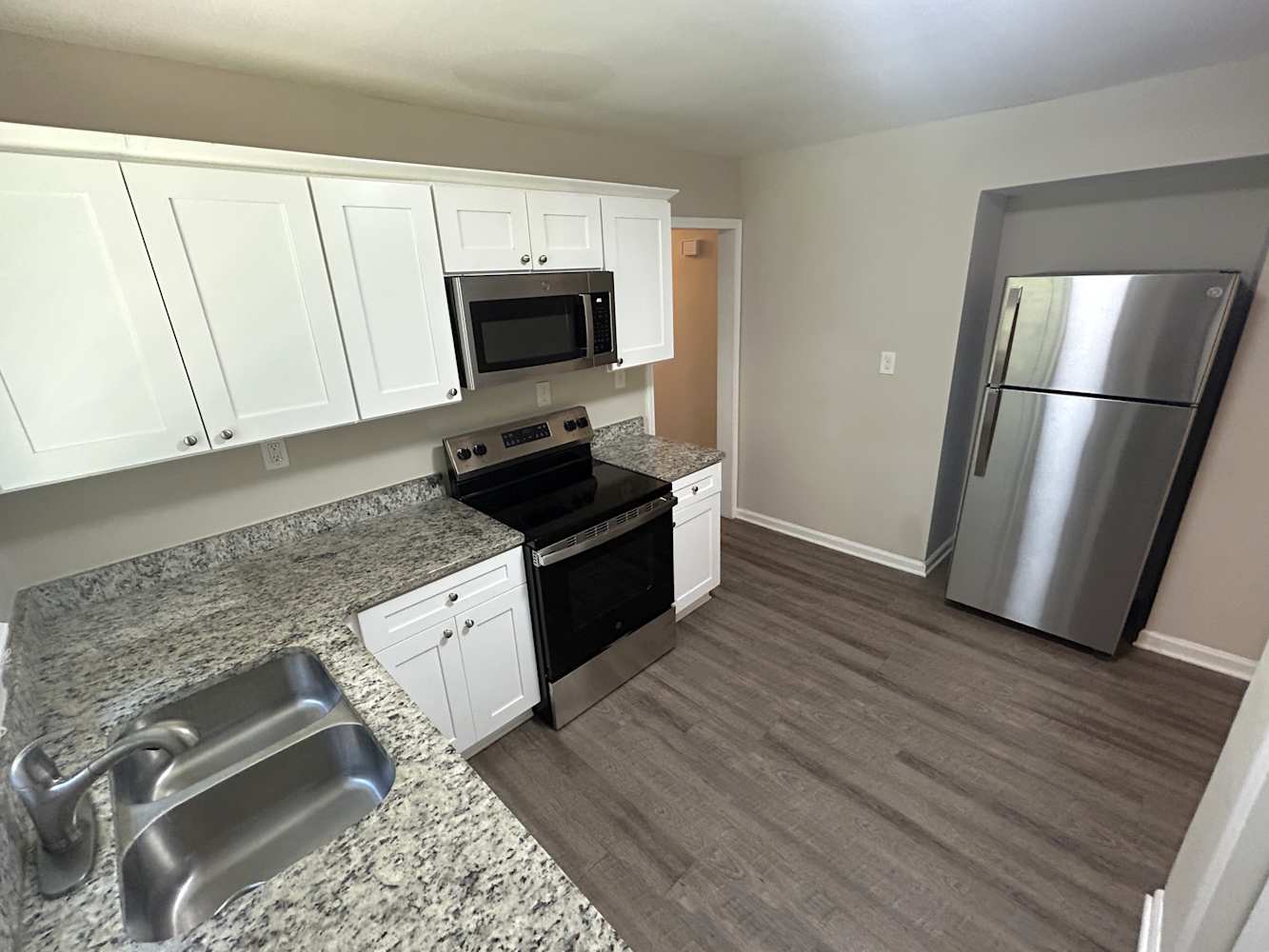 2015 Boulderview Dr Se photo 3