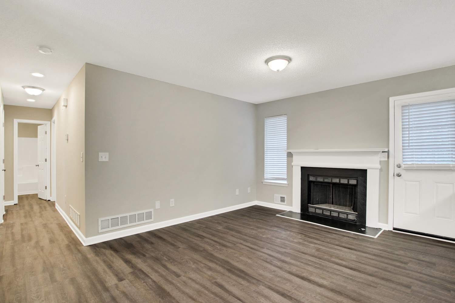 1815 Independence Dr photo 5