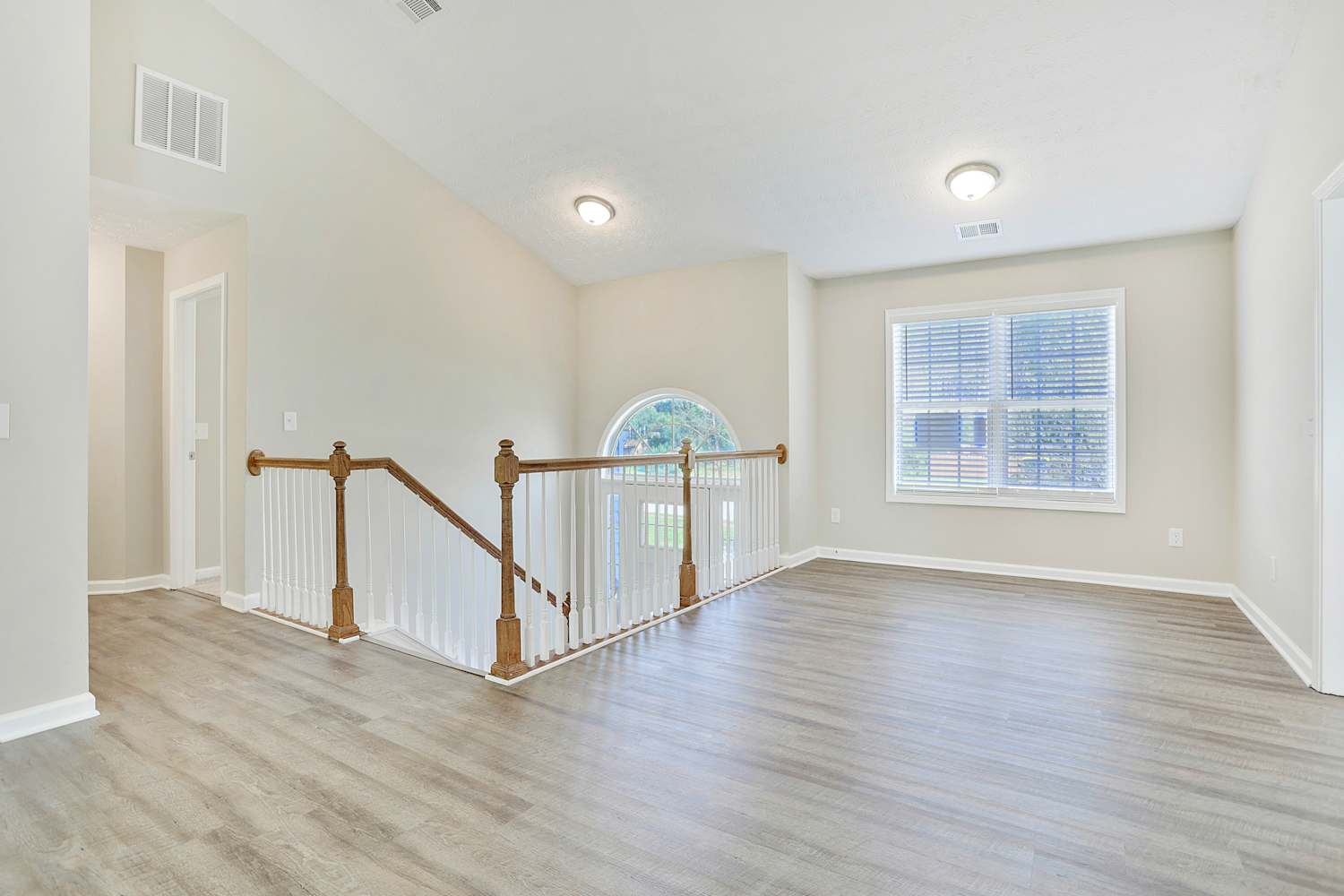 105 Valley View Dr photo 3