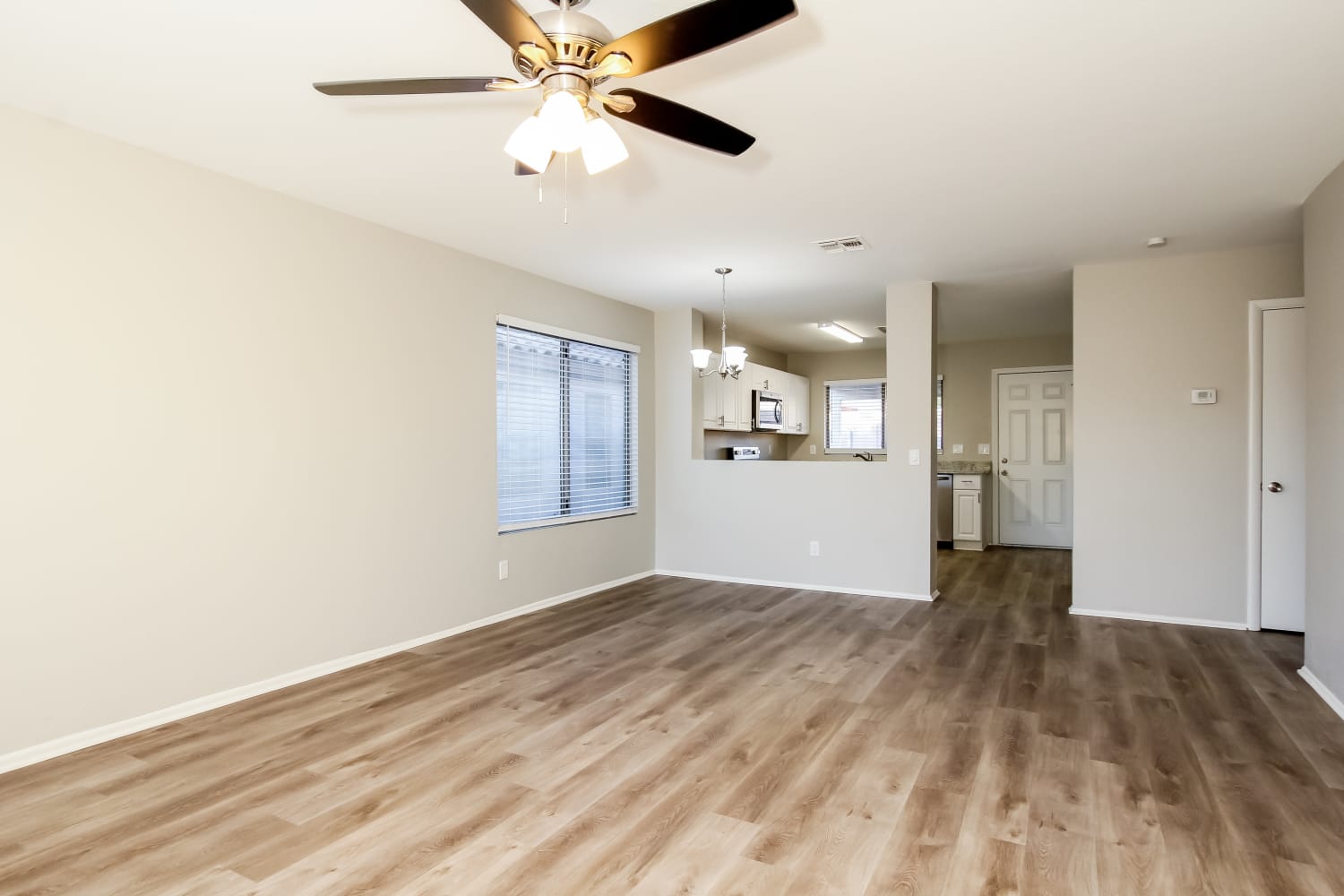 8304 W Baxter Drive photo 4