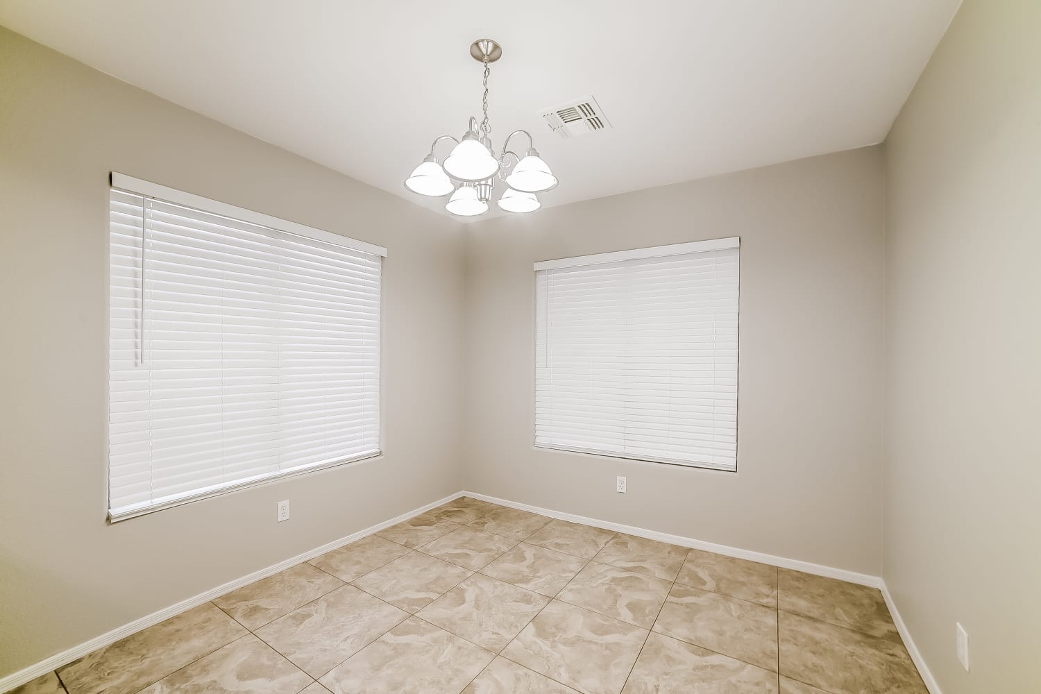 3111 W Louise Drive photo 3